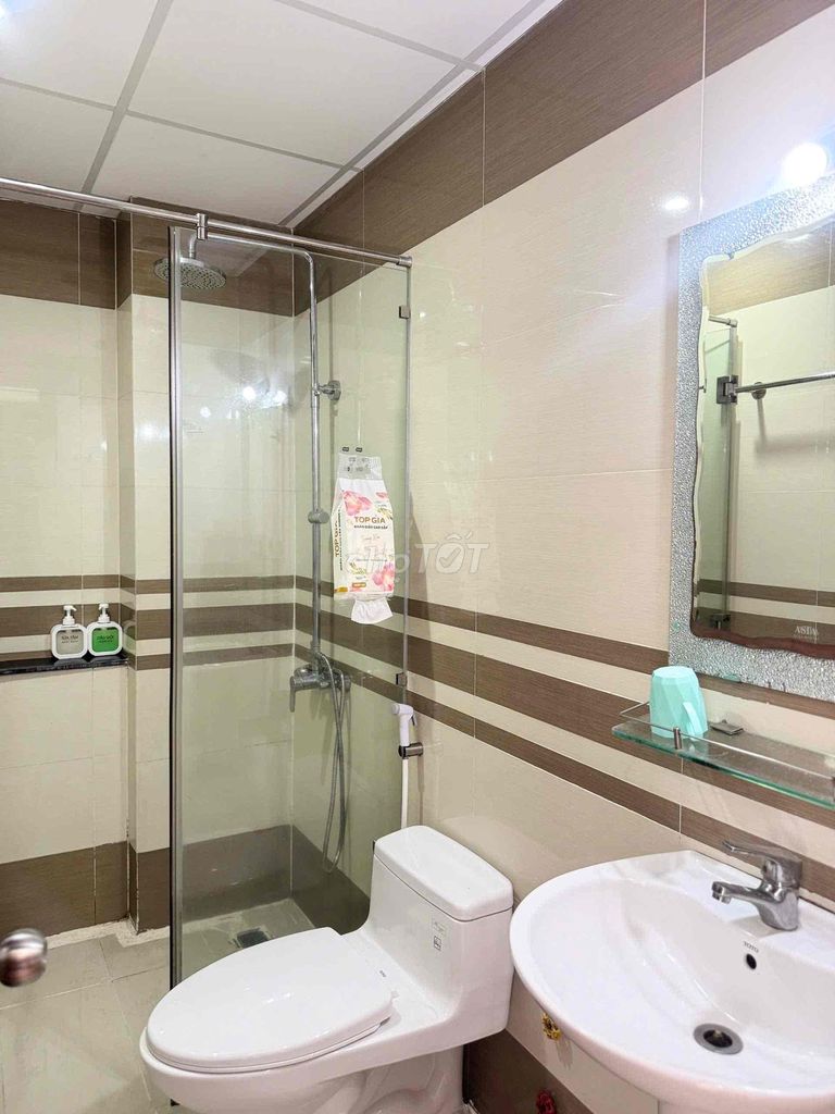 The open balcony studio is located right at Phú Nhuận.