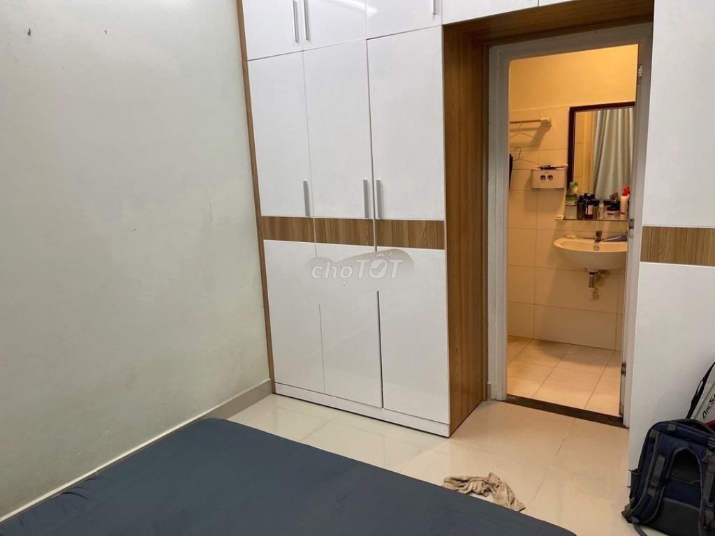 Rent Topaz Garden apartment. Two bedrooms. Two toilets.