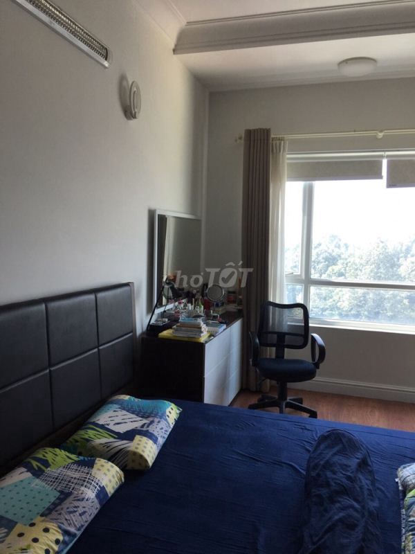 The owner of Cao ốc Phú Nhuận apartment rented - 120 M2 (3 bedroom - 2 toilets) - for 18 million