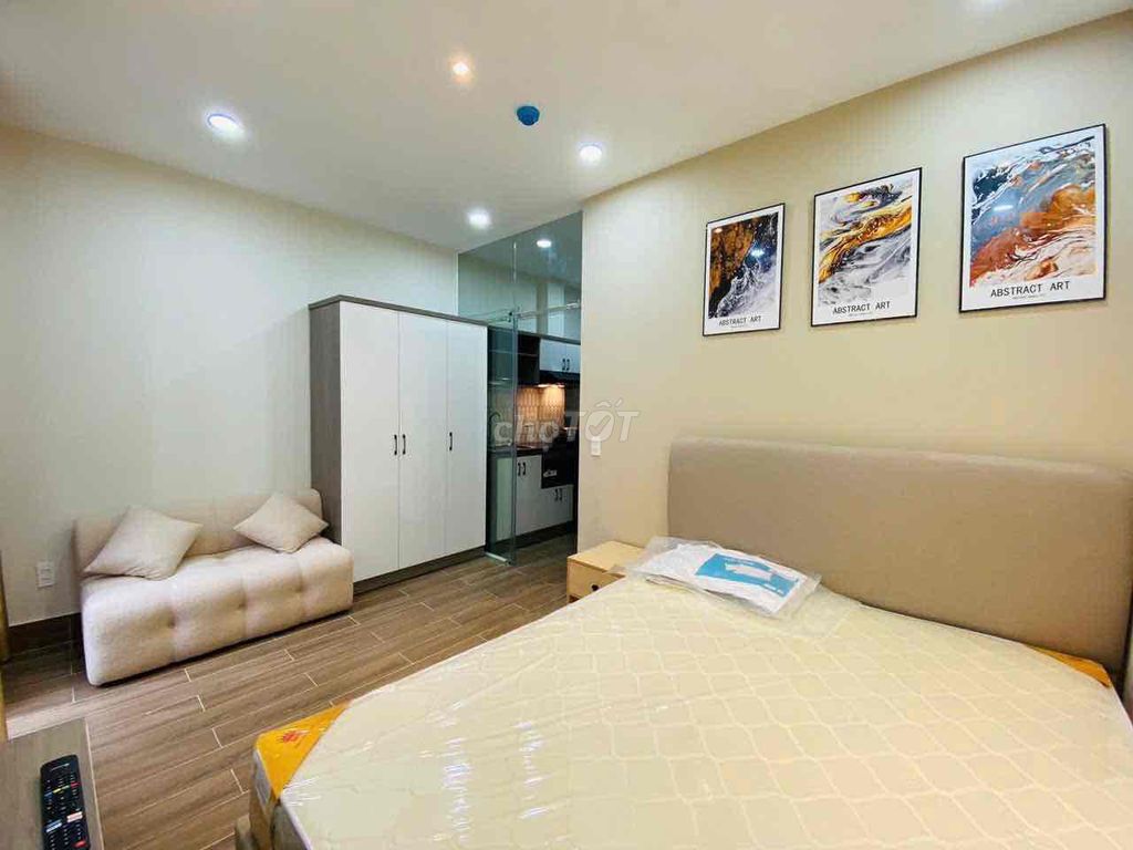The apartment. The one bedroom.
