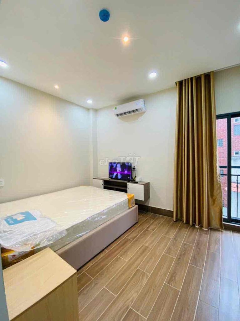 The apartment. The one bedroom.