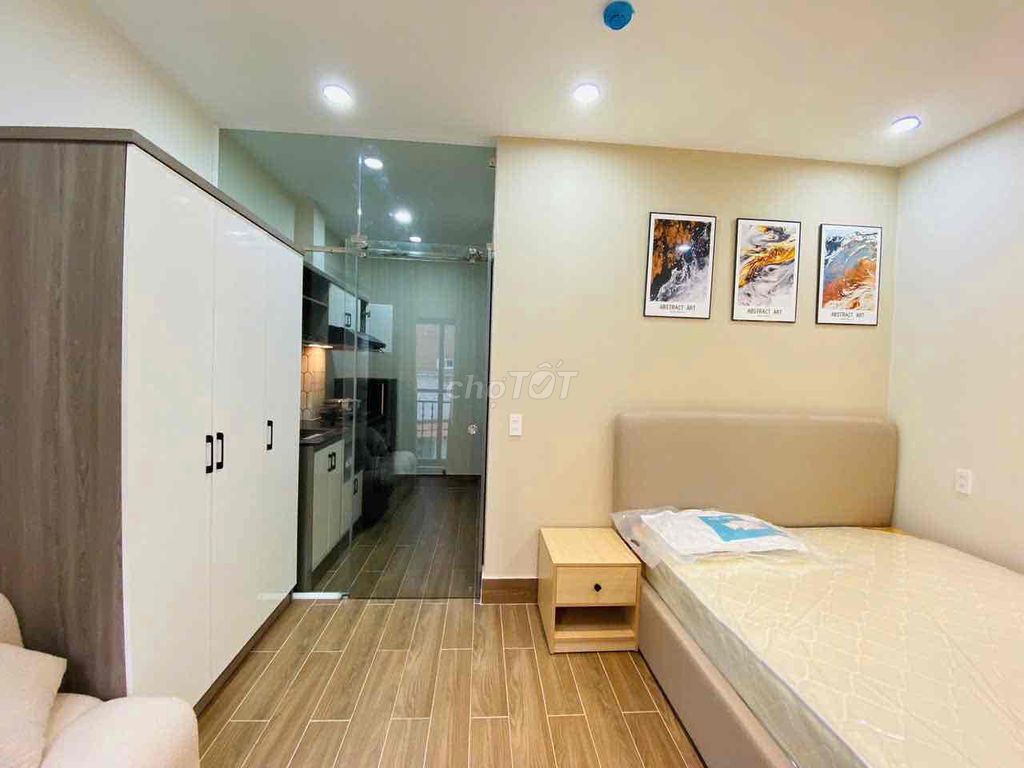 The apartment. The one bedroom.