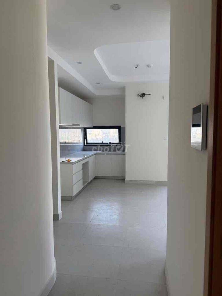 New house! The three bedrooms have air conditioning, curtains, Aurora Riverside building, District 8