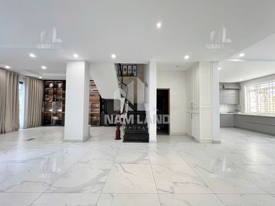 Super cheap! The villa is 400 M2 garage 3rd floor big room by the river.