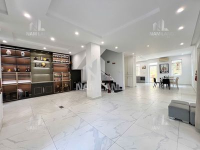 Super cheap! The villa is 400 M2 garage 3rd floor big room by the river.