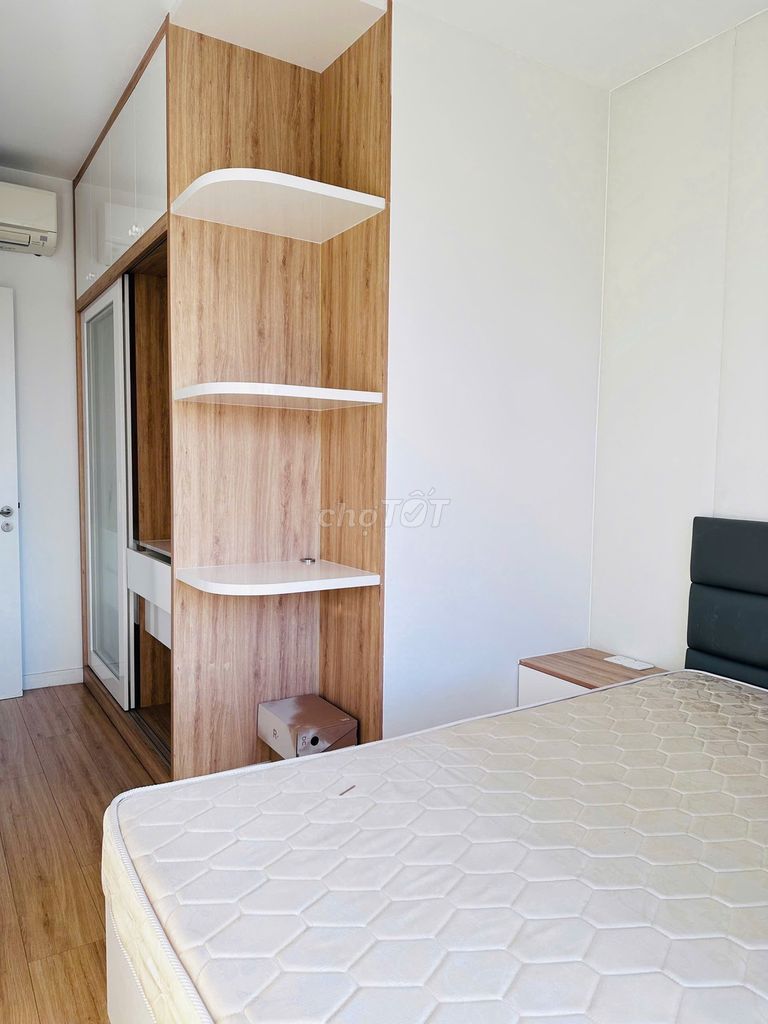 Rent the apartment. Two bedrooms. Six hundred and twenty-two feet.