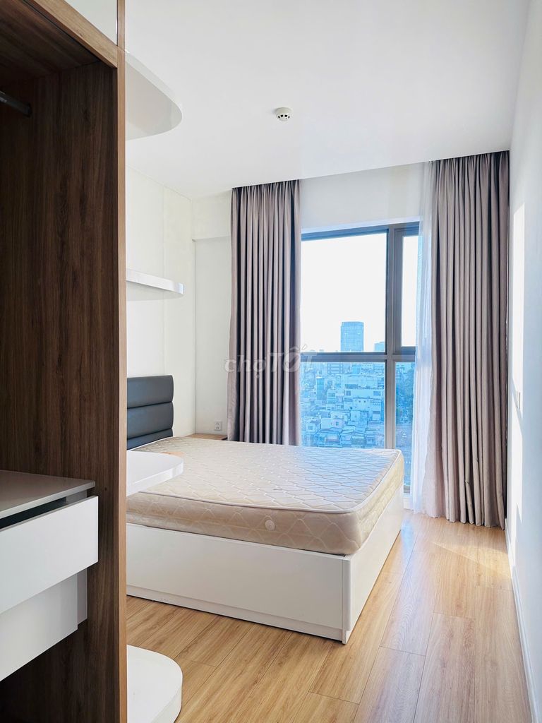 Rent the apartment. Two bedrooms. Six hundred and twenty-two feet.