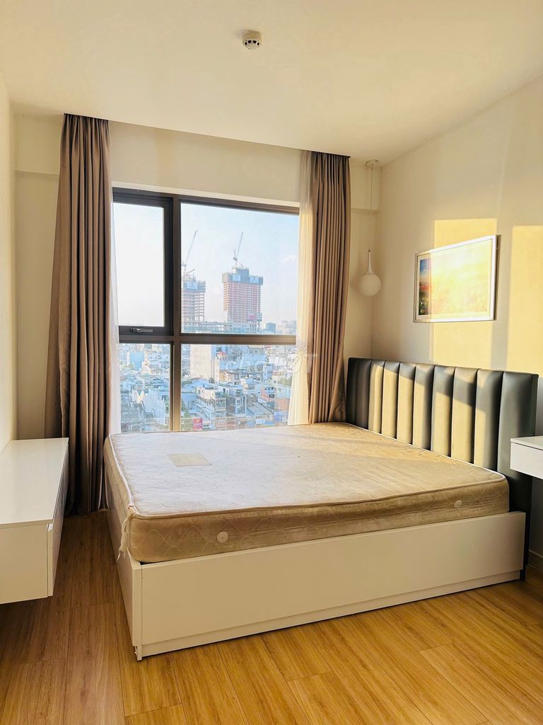Rent the apartment. Two bedrooms. Six hundred and twenty-two feet.
