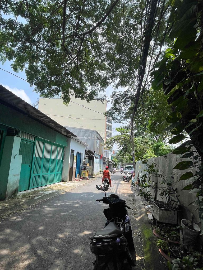 The vault for renting 10 x 25 meters - 1 house clears all over the main drive just 25 million