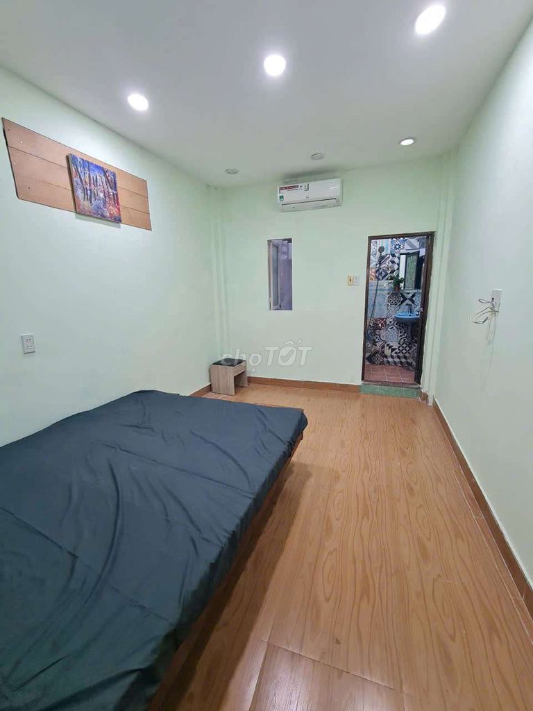Rent 40 meters, two bedrooms, two toilets, alley. Trường Sa, 1717, Bình Thạnh