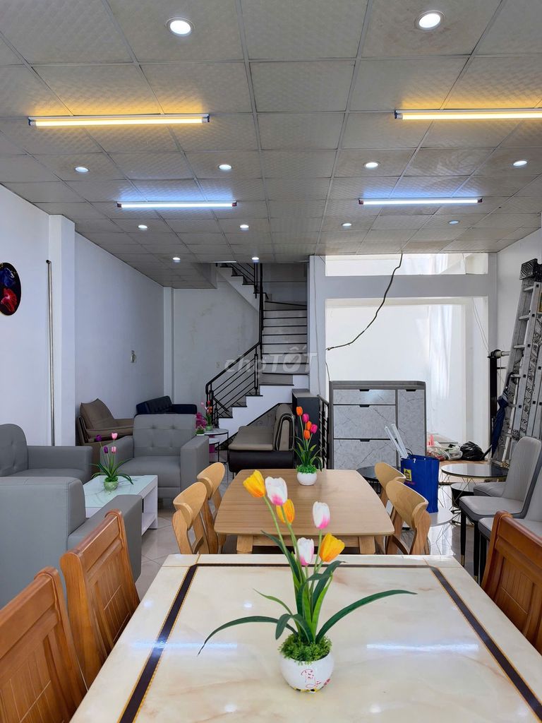cash house 204 6 x23 Nguyễn Oanh-7* 17 Gò Vấp. Five stories. It costs 44 million a month.