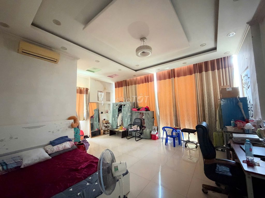 cash house 204 6 x23 Nguyễn Oanh-7* 17 Gò Vấp. Five stories. It costs 44 million a month.