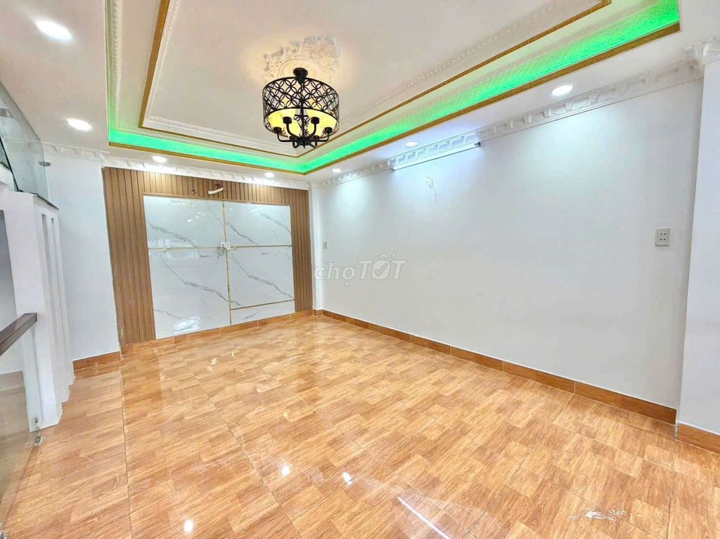 18 trieu 1 .6 x 10-4 bedroom 5 toilet 6 M, tall building