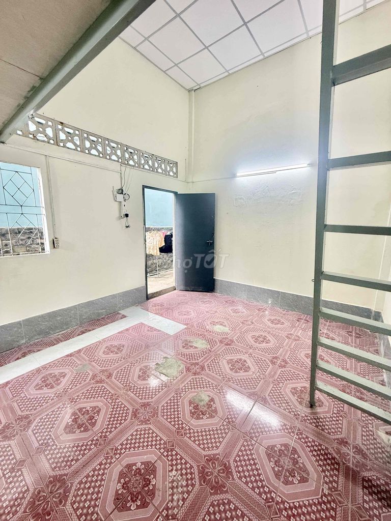 Grounding room open window room 35 M2 wide
