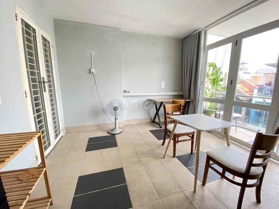 Rent a two-dollar-price-price motel for four million. Full interior