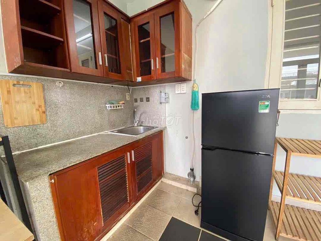 Rent a two-dollar-price-price motel for four million. Full interior