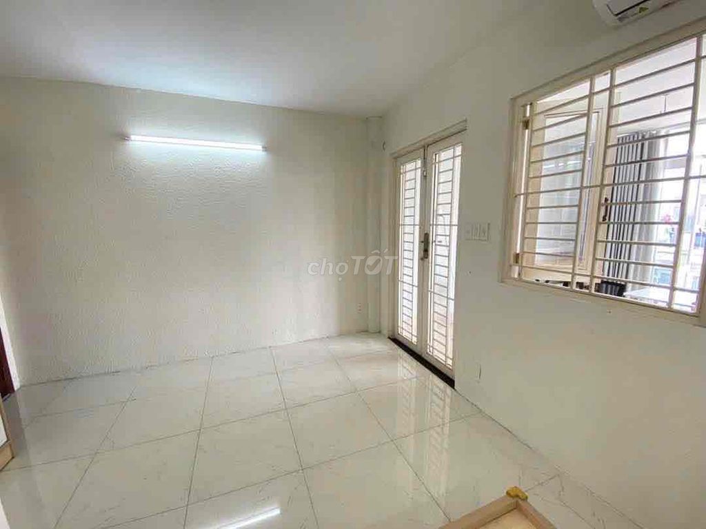 Rent a two-dollar-price-price motel for four million. Full interior