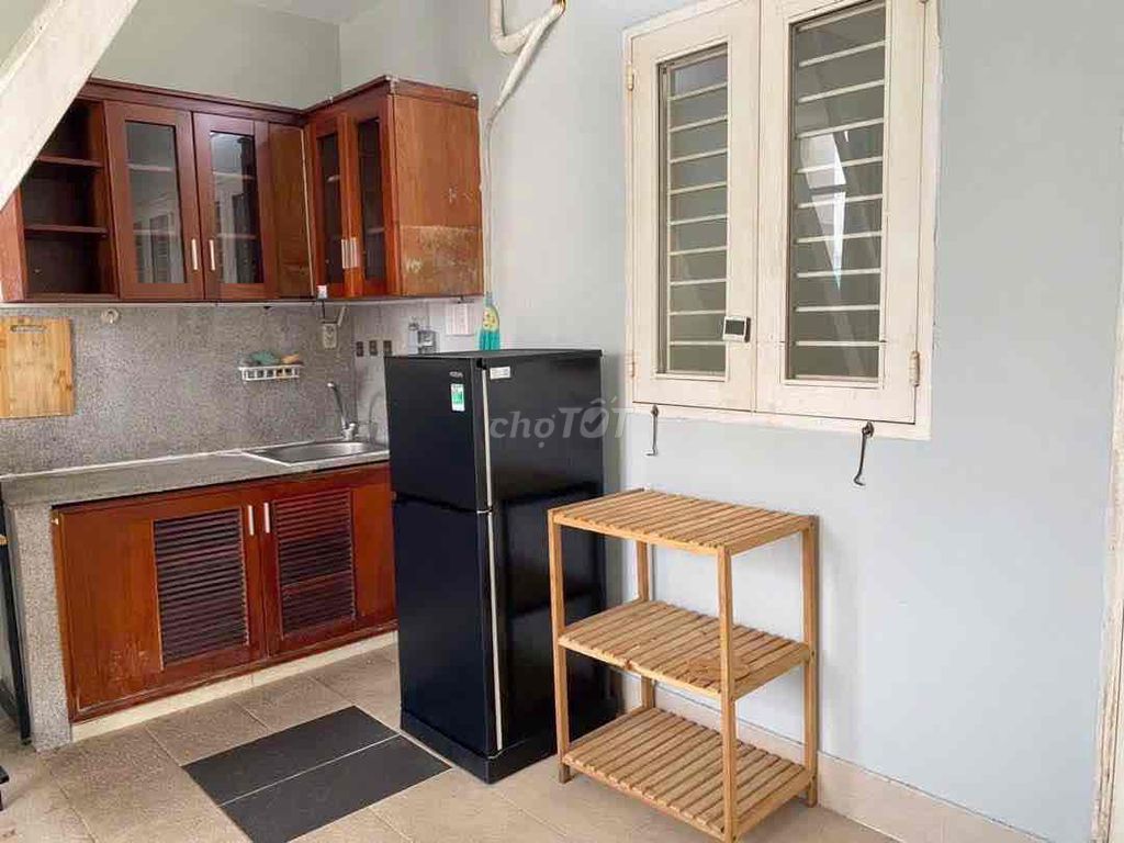 Rent a two-dollar-price-price motel for four million. Full interior