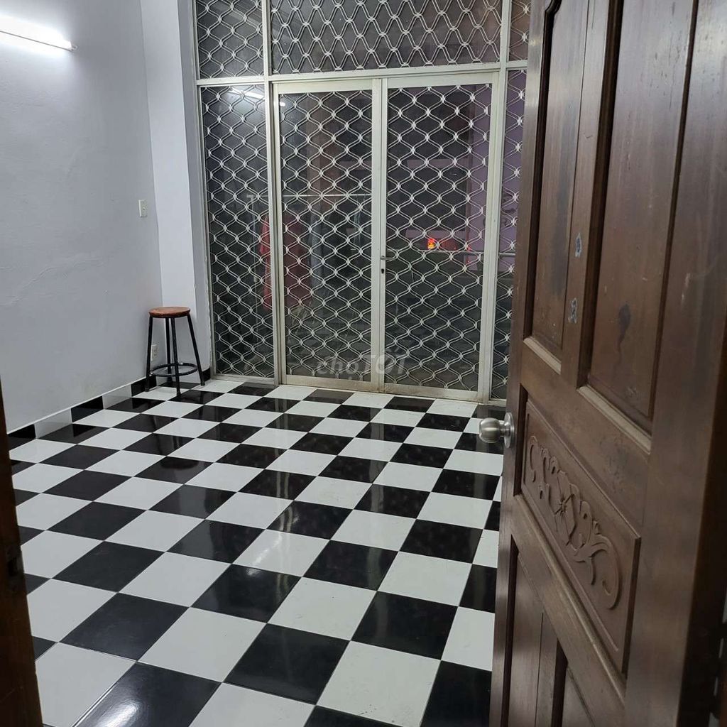 Nguyễn Tri Phương Q0 Hotel 10 is cheap.