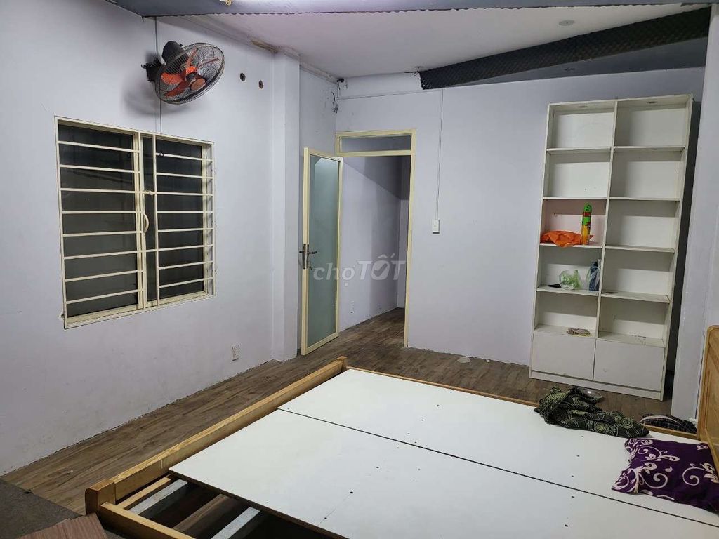 Nguyễn Tri Phương Q0 Hotel 10 is cheap.