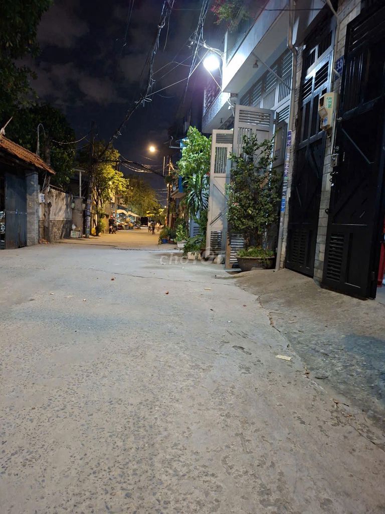 The Bà Điểm area motel.