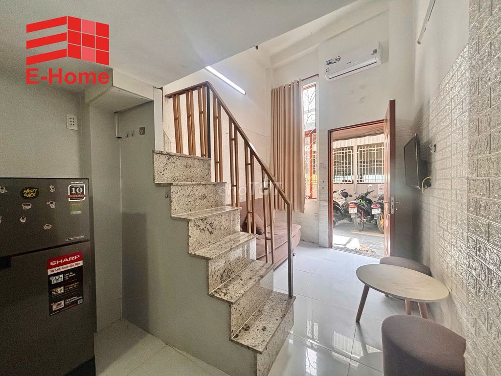 - Full furniture, private washing machine, window, five million high guards.
