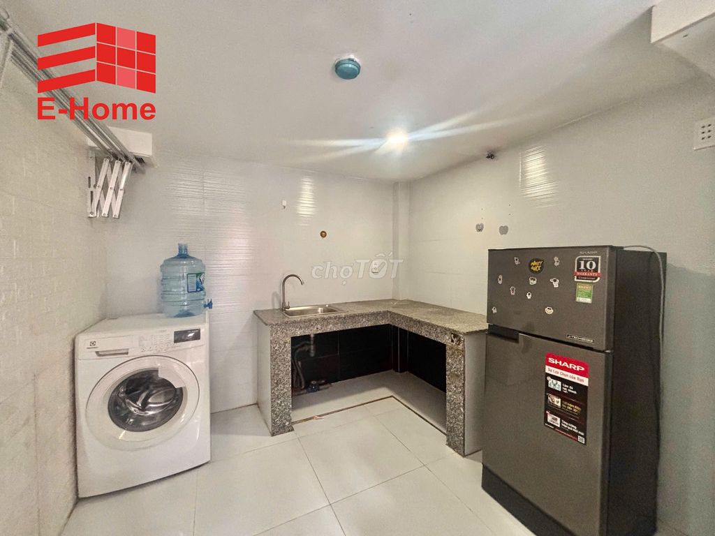 - Full furniture, private washing machine, window, five million high guards.