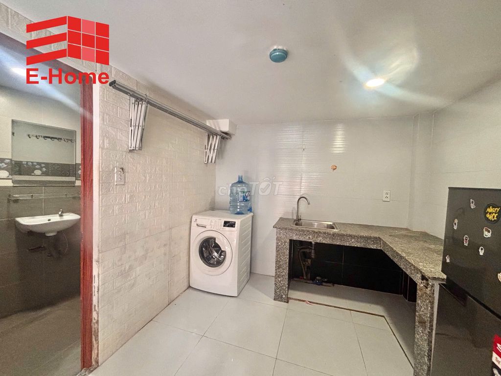 - Full furniture, private washing machine, window, five million high guards.
