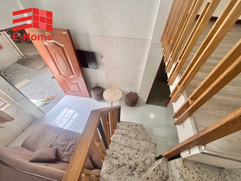 - Full furniture, private washing machine, window, five million high guards.
