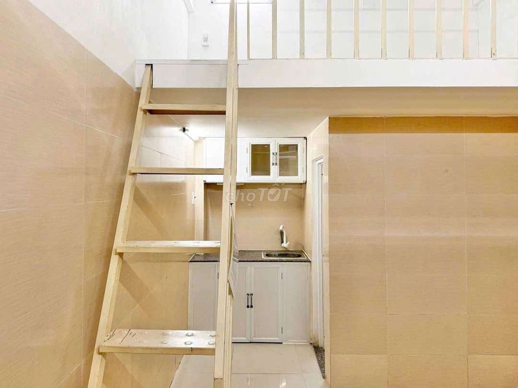 Rent a room near the west stop.