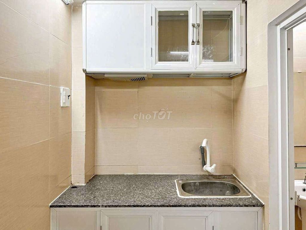 Rent a room near the west stop.