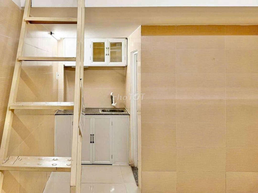 Rent a room near the west stop.