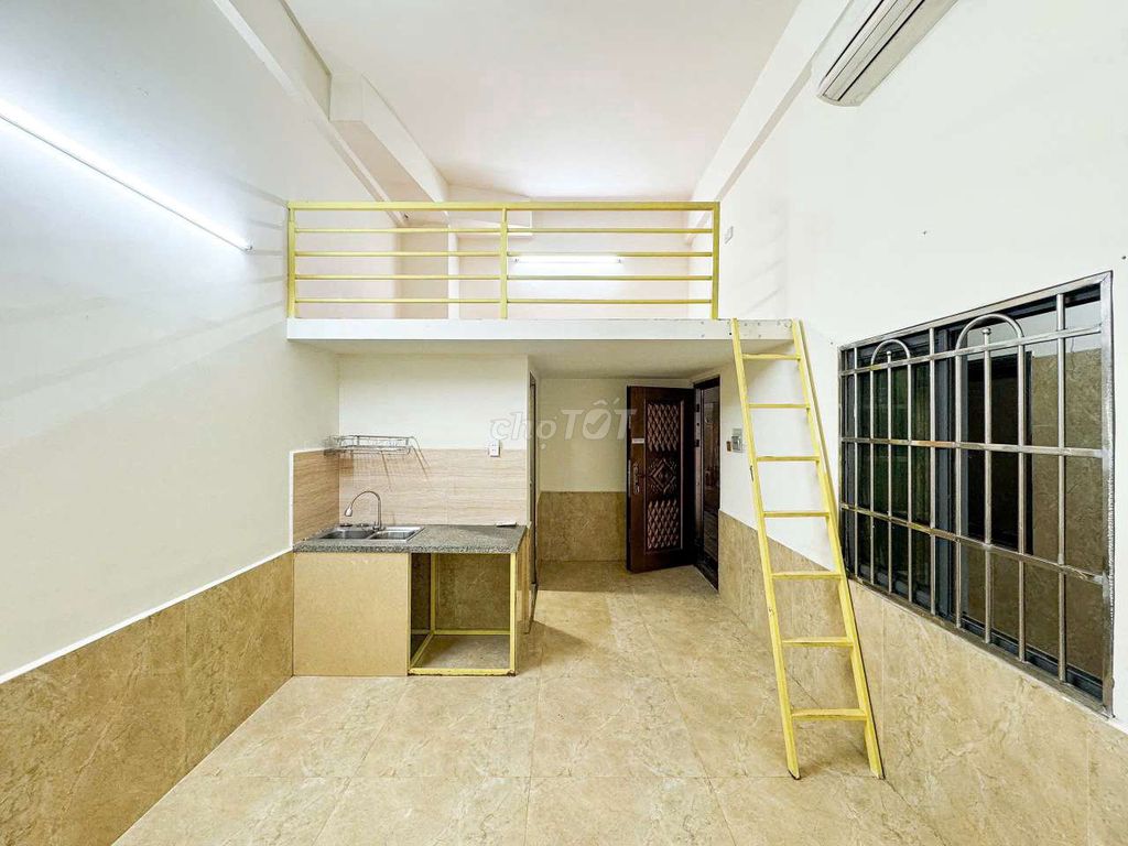 It's the owner who rented the room near the company 500 M away.
