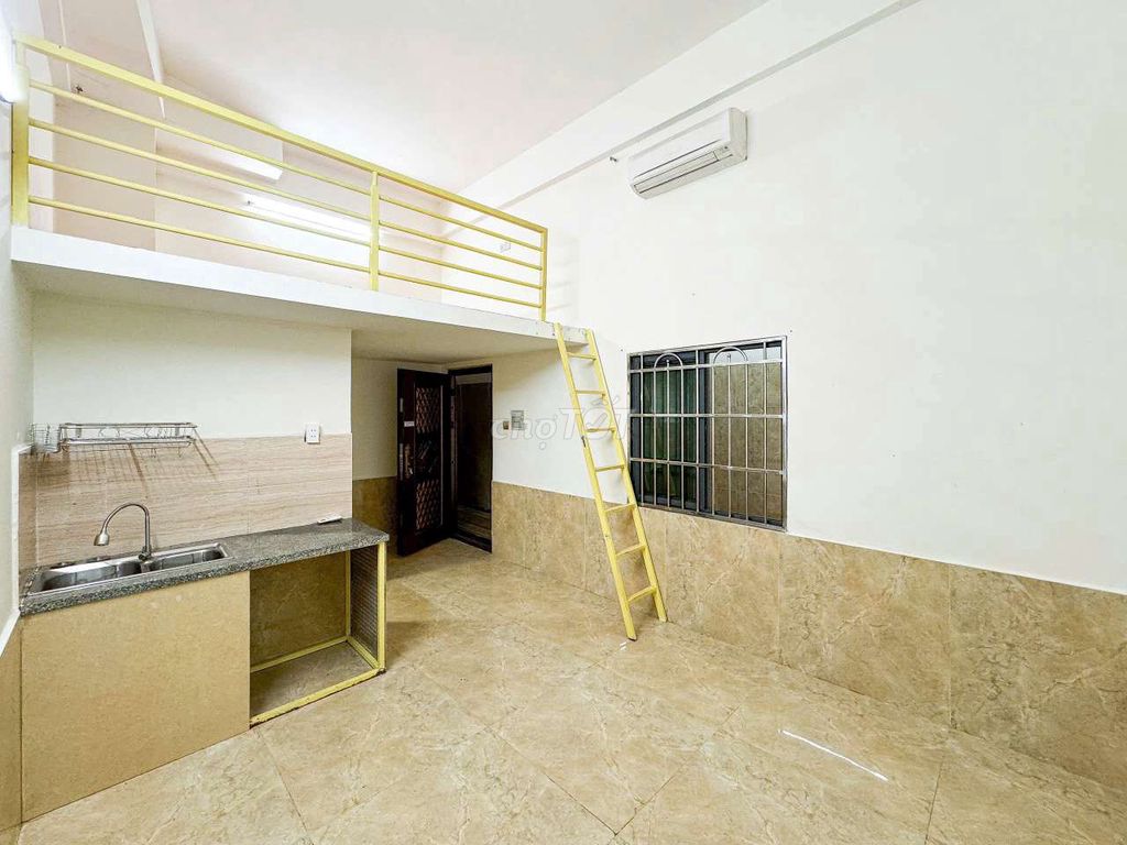 It's the owner who rented the room near the company 500 M away.