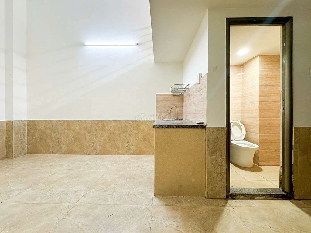 It's the owner who rented the room near the company 500 M away.
