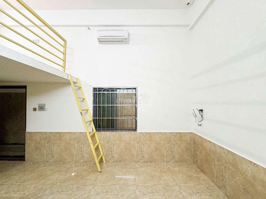 It's the owner who rented the room near the company 500 M away.