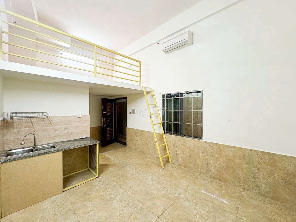 It's the owner who rented the room near the company 500 M away.