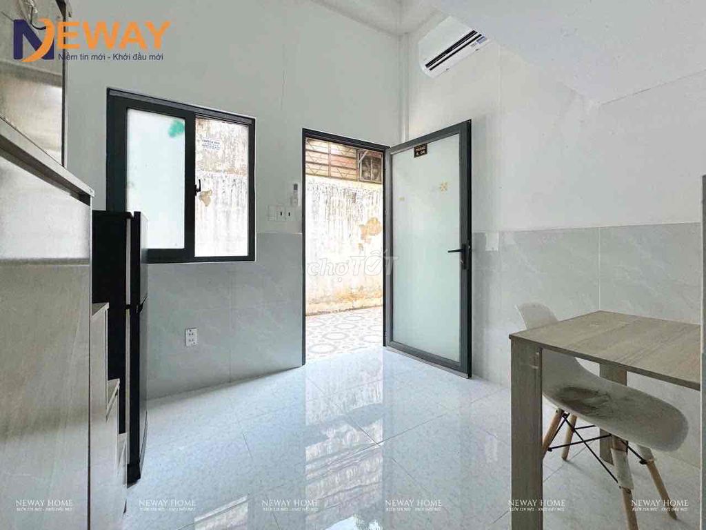 has a full interior - close to University vhu - ejac - semi-scarlet