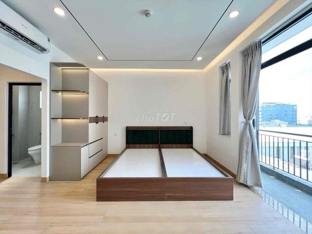 Rent the apartment. A balcony bedroom.