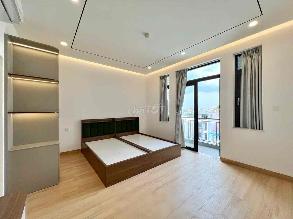 Rent the apartment. A balcony bedroom.