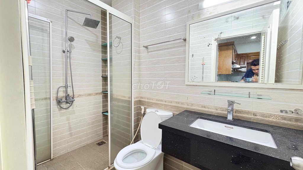 It's the owner who has two spare bedrooms. 70 m2 full of senior conveniences right at Tân Định. drop 2 T