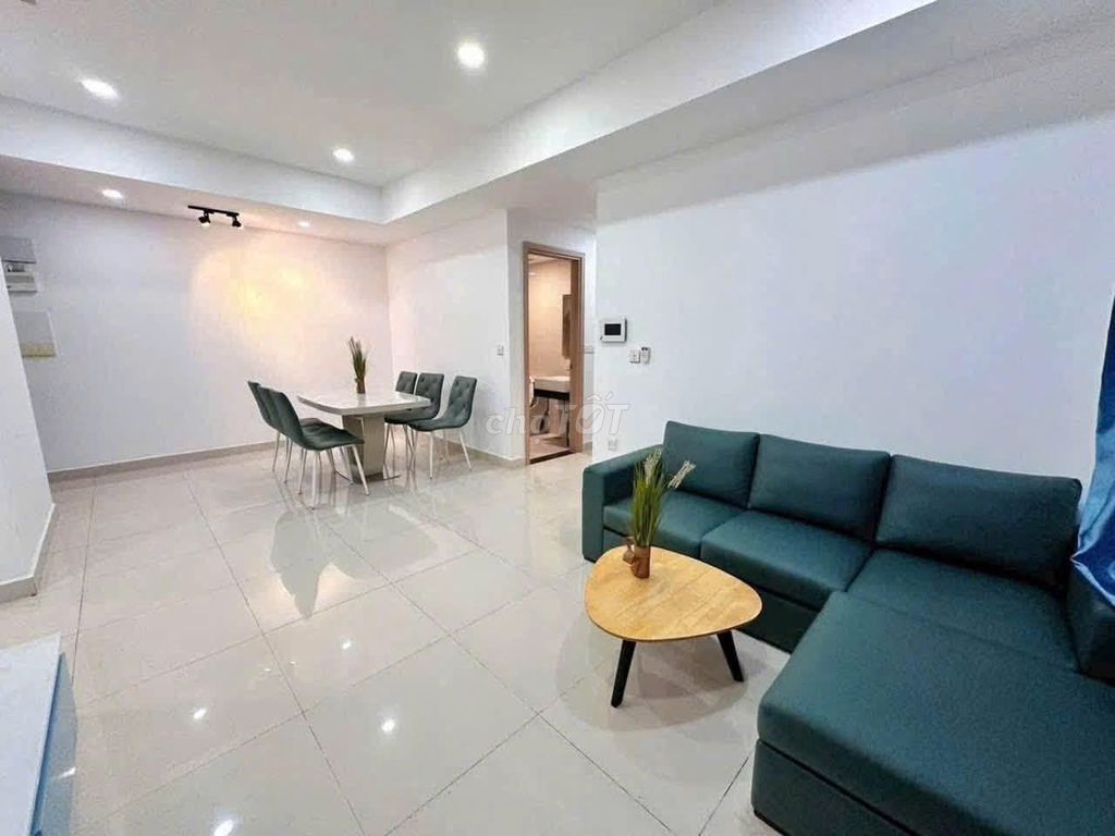 The Royal Archives of 74 m2/2 bedrooms/ balcony/ interior has been served, 9 million/th.