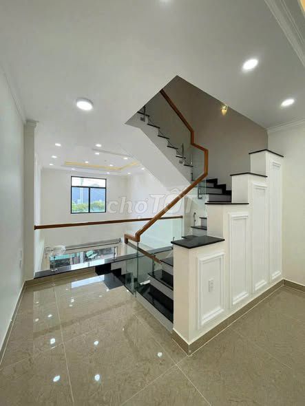 Sixteen million, the lowest, the most beautiful house, almost endless. One foot a three-story, five bedrooms.