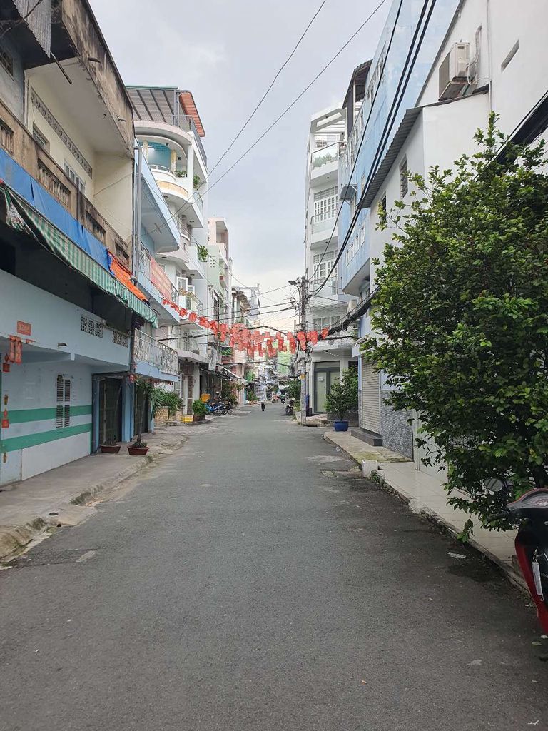 Alley 8 m Dương Đình Nghệ 4 x12