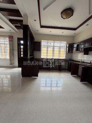 To rent Hoàng Văn Thụ * 8 X20 M * 3th floor * high-special district