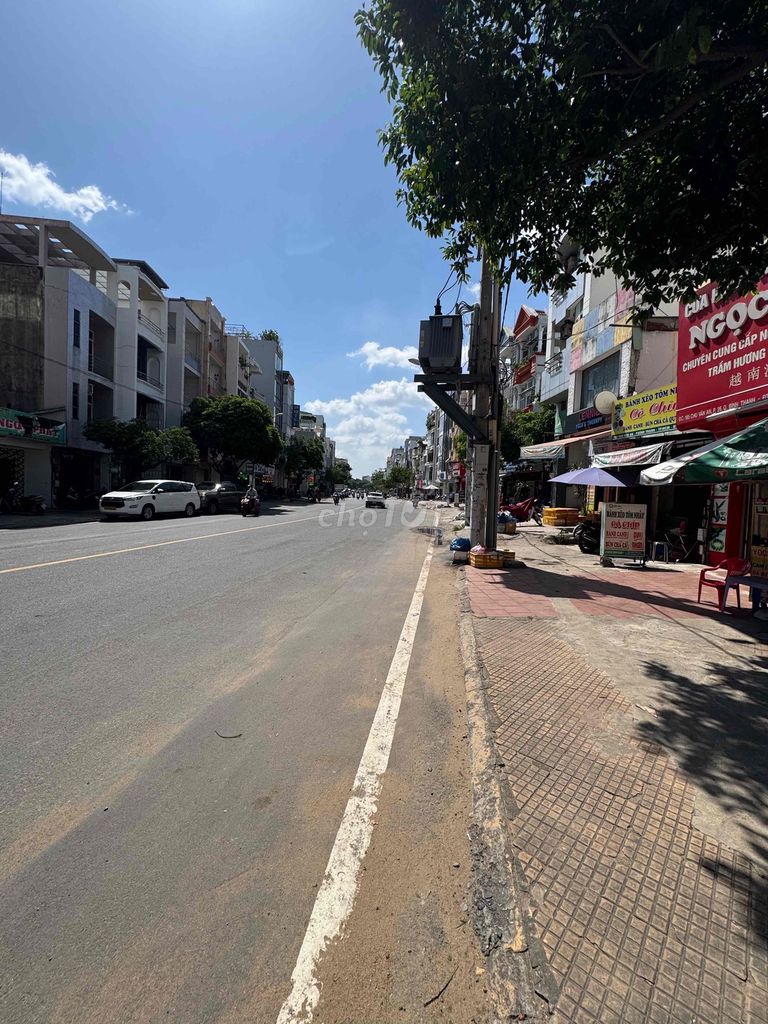 Rent Chu Văn An Bình Thạnh 80 meters 12 million a month.