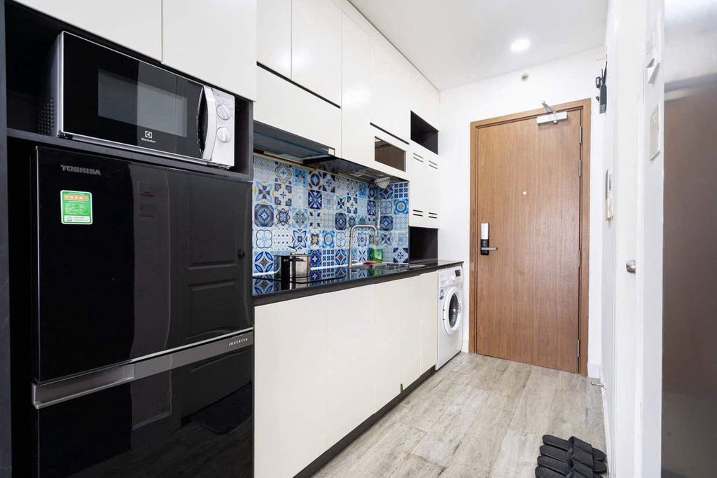 Rent an apartment studio full of furniture for only 13 million a month.