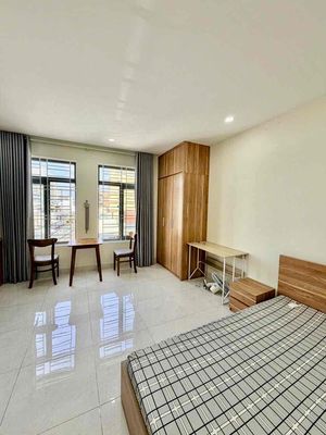 It's the owner who rents the 99-Nguyễn Văn Công penthouse. It's 4.99 million.