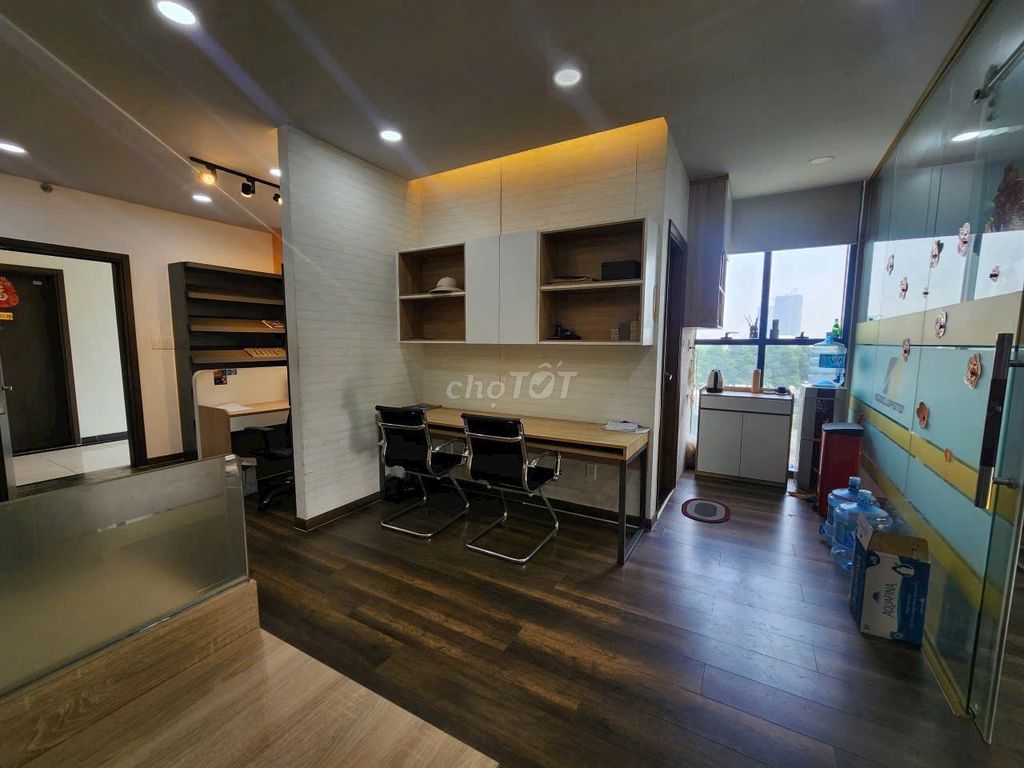 Full office interior is empty. 15 million.