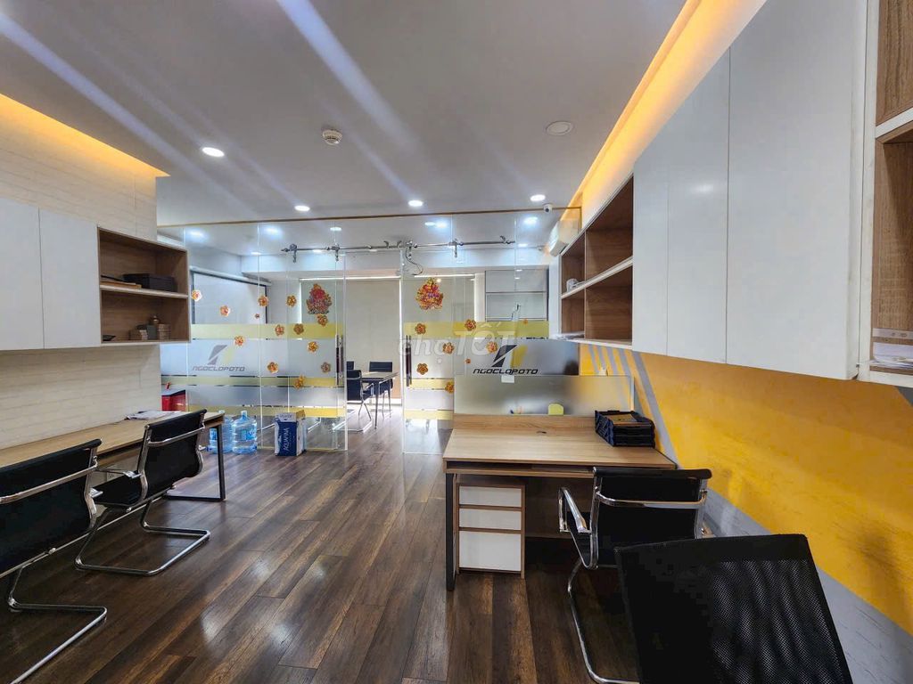 Full office interior is empty. 15 million.
